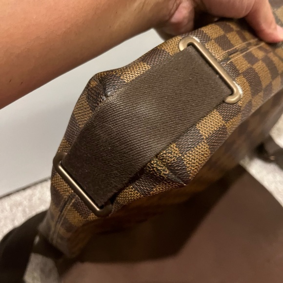 LOUIS VUITTON
Damier Ebene Brooklyn MM - Picture 5 of 12